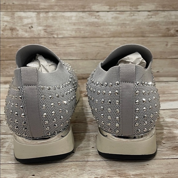 Kenneth Cole Reaction Silver Jewel Studded Slip-On Sneakers Size 8.5W NWT - Picture 10 of 16
